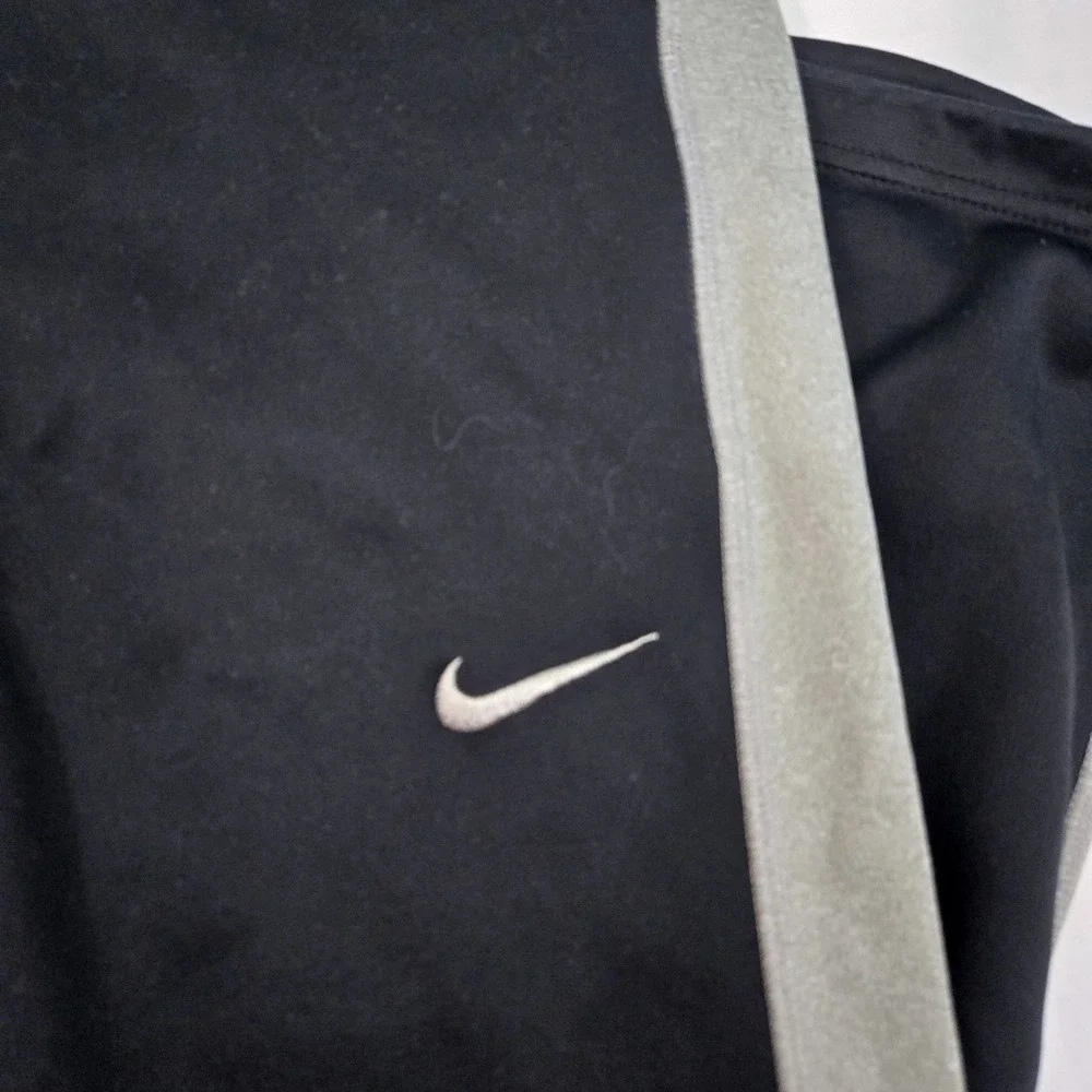 Nike Therma-FIT Mens M Black Gray Stripe Athletic Training Pants Joggers Track‎